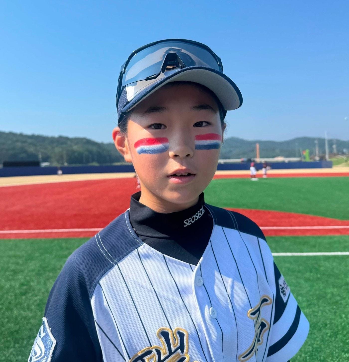 본문 이미지 - 서석초등학교 야구부의 최서윤. (KIA 타이거즈 제공)