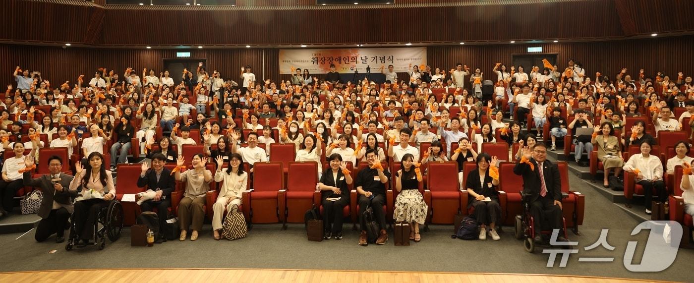 본문 이미지 - 한국췌장장애인협회(한국1형당뇨병환우회)와 김윤 더불어민주당 의원실이 1일 서울 여의도 국회도서관에서 '제1회 췌장장애인의 날 기념식'을 개최했다.(한국췌장장애인협회 제공)