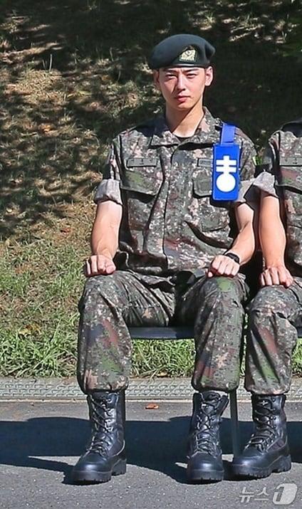 본문 이미지 - 지난해 훈련병 시절의 차은우 / 사진 출처=육군훈련소 홈페이지