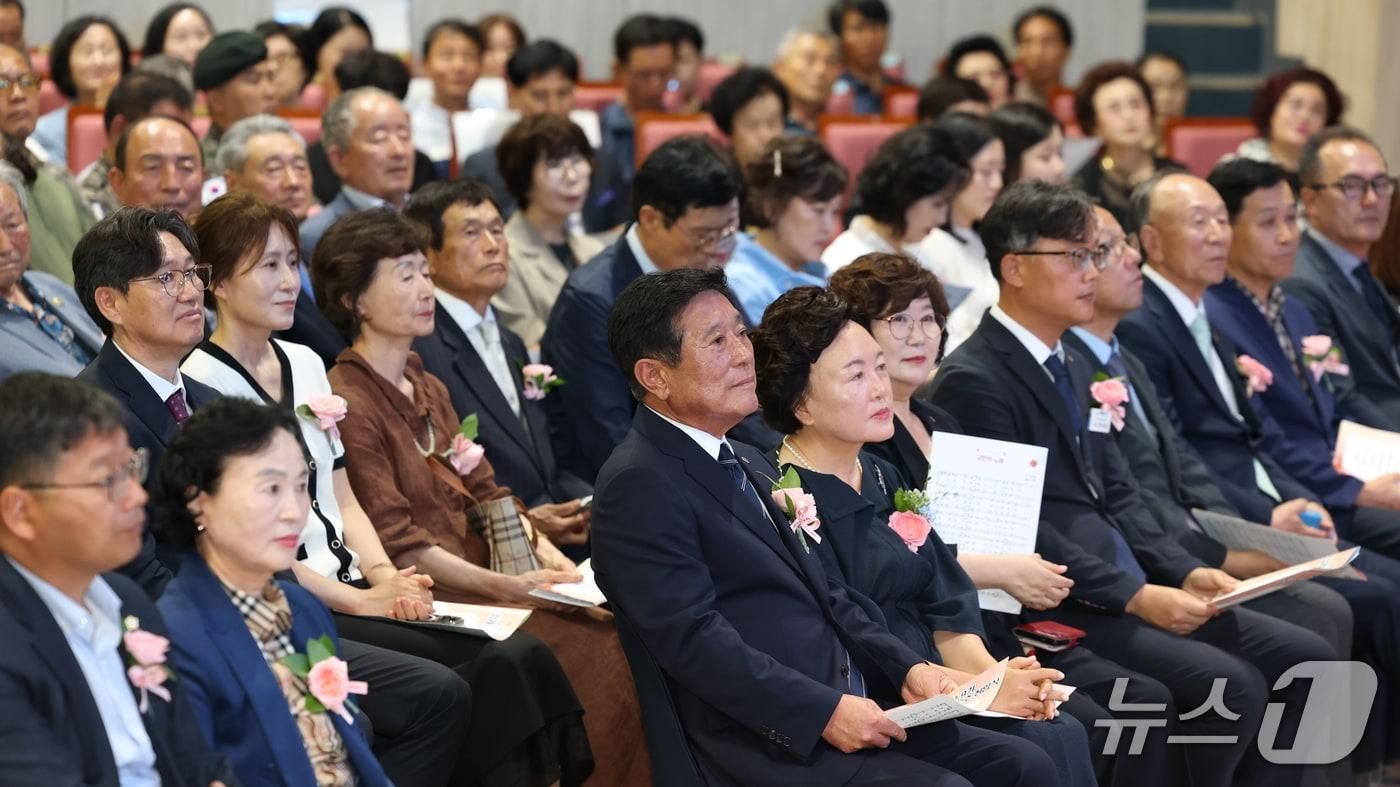 본문 이미지 - 1일 조상래 전남광주통합특별시 곡성군수가 군민회관에서 취임식을 갖고 있다.(곡성군 제공) 