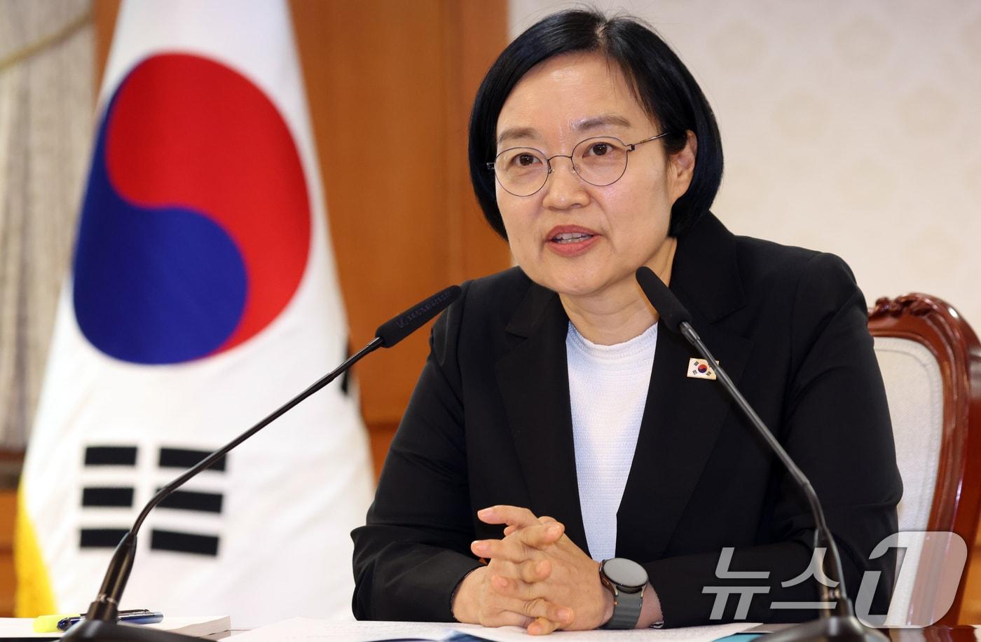 본문 이미지 - 한성숙 국무총리가 1일 오후 서울 세종대로 정부서울청사에서 열린 AI 혁신 관계장관 간담회에서 모두 발언을 하고 있다. 2026.7.1 ⓒ 뉴스1 김명섭 기자