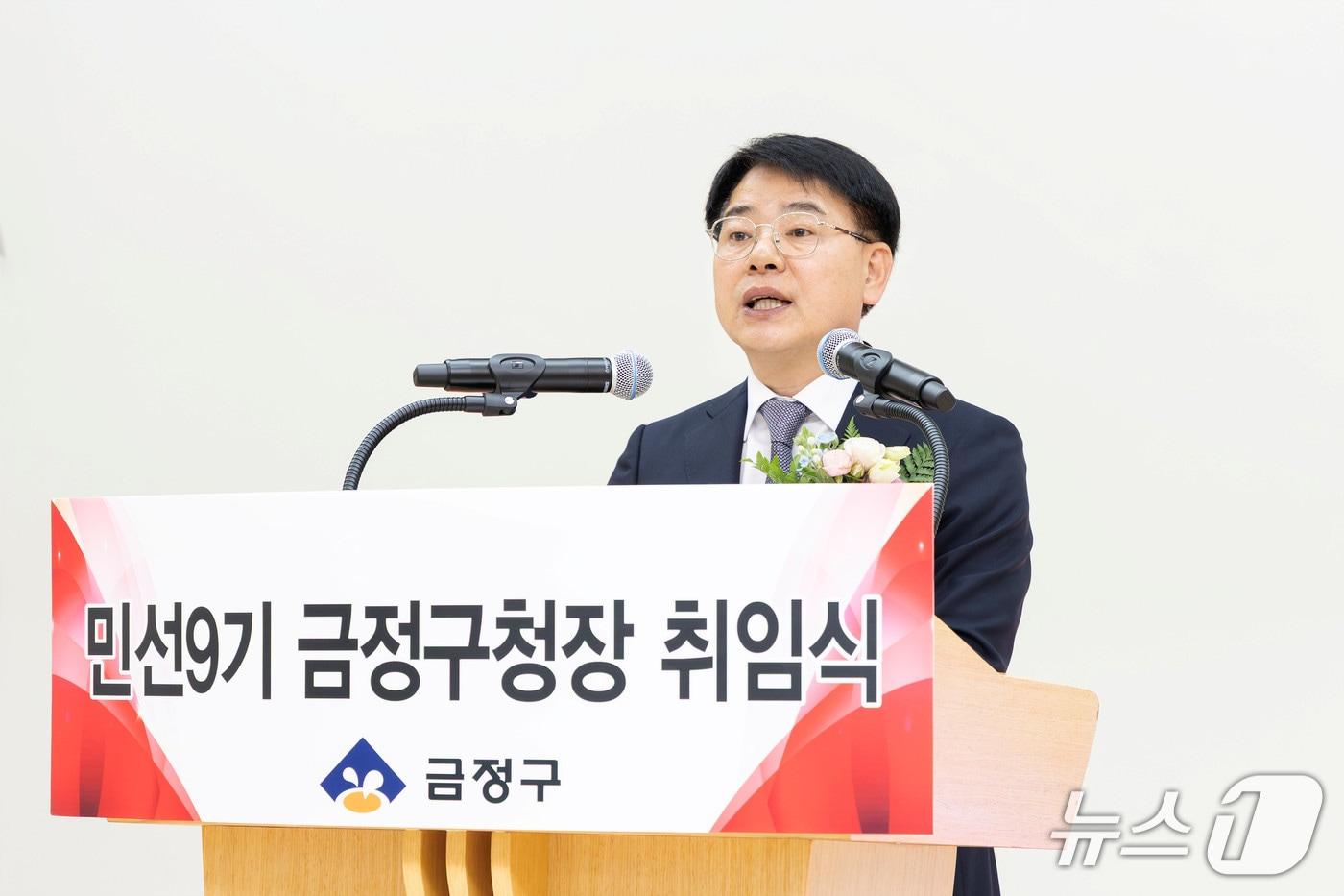 본문 이미지 - 윤일현 구청장은 1일 금정구청에서 진행된 취임식에서 취임사를 하고 있다.(금정구 제공. 재판매 및 DB금지)