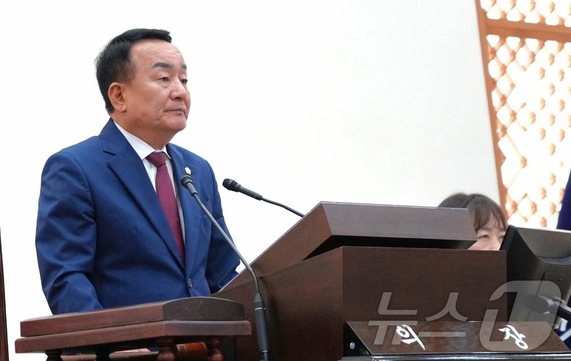 본문 이미지 - 하기태 영천시의회 의장이 1일 시의장에 선출된 뒤 취임사를 하고 있다. (영천시의회 제공 제공. 재판매 및 DB금지) 2026.7.1 ⓒ 뉴스1 정우용 기자