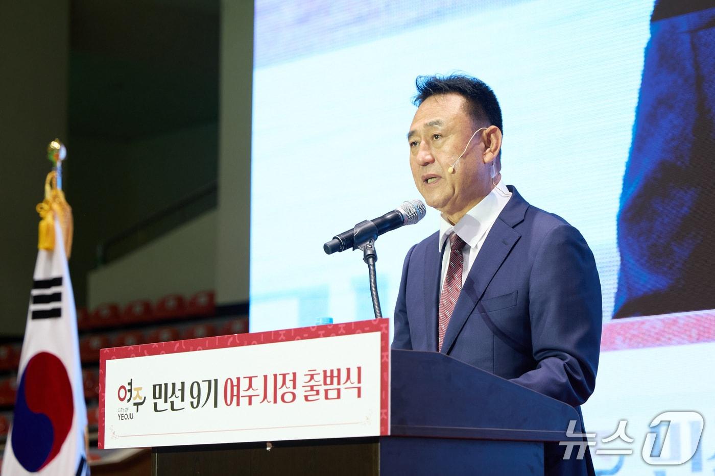 본문 이미지 - 이충우 경기 여주시장이 1일 여주실내체육관에서 열린 민선 9기 시정 출범식에서 취임사를 하고 있다.(여주시 제공. 재판매 및 DB 금지)/뉴스1 