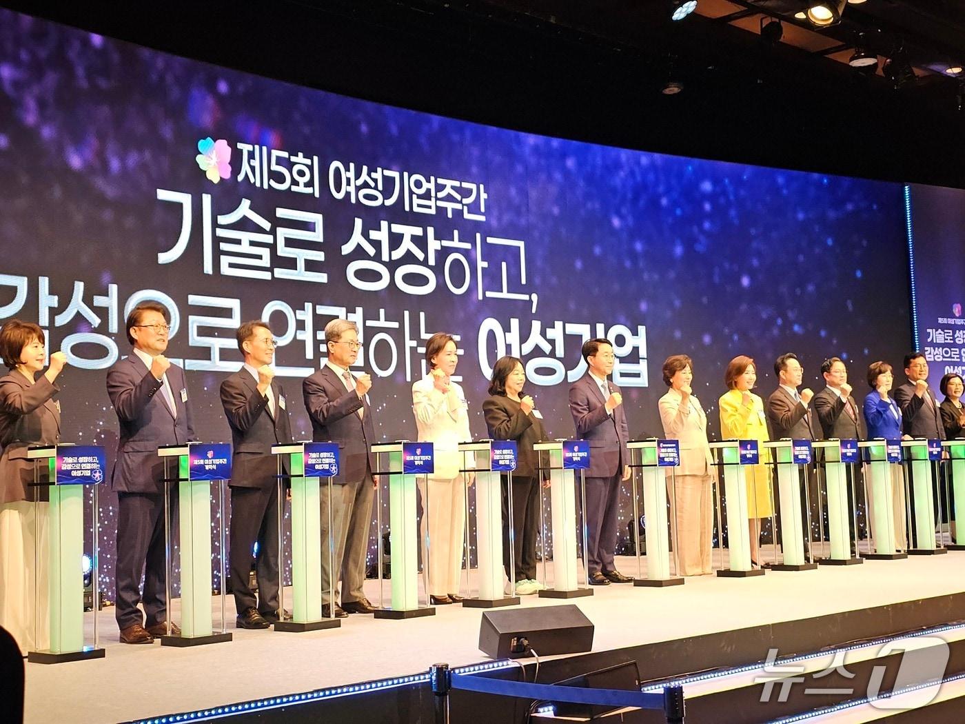 본문 이미지 - 1일 서울 중구 신라호텔에서 '제5회 여성기업주간' 개막식이 개최되고 있다. 2026.7.1/뉴스1 ⓒ News1 정지윤 기자