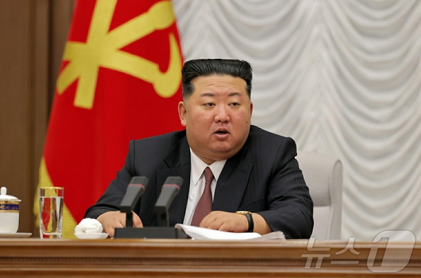 본문 이미지 - (평양 노동신문=뉴스1) = 북한 노동당 기관지 노동신문은 10일 김정은 북한 노동당 총비서가 9일에 열린 노동당 중앙군사위원회 제1차 확대회의를 지도했다고 보도했다. [국내에서만 사용가능. 재배포 금지. DB 금지. For Use Only in the Republic of Korea. Redistribution Prohibited] rodongphoto@news1.kr