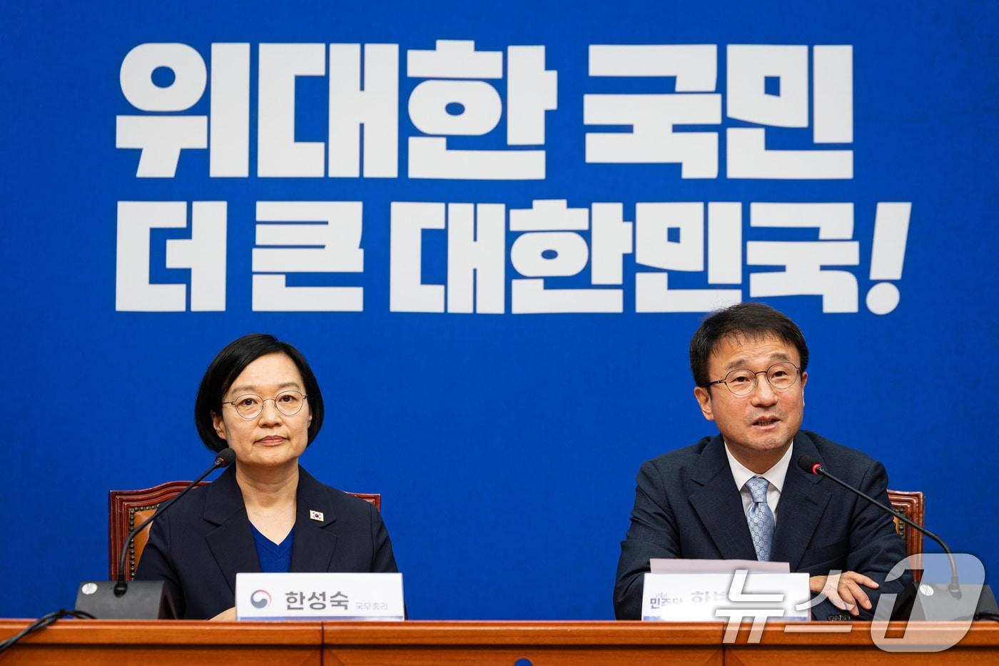 본문 이미지 - 한병도 더불어민주당 당대표 직무대행 겸 원내대표가 10일 서울 여의도 국회에서 한성숙 국무총리를 접견하고 있다. 2026.7.10 ⓒ 뉴스1 유승관 기자