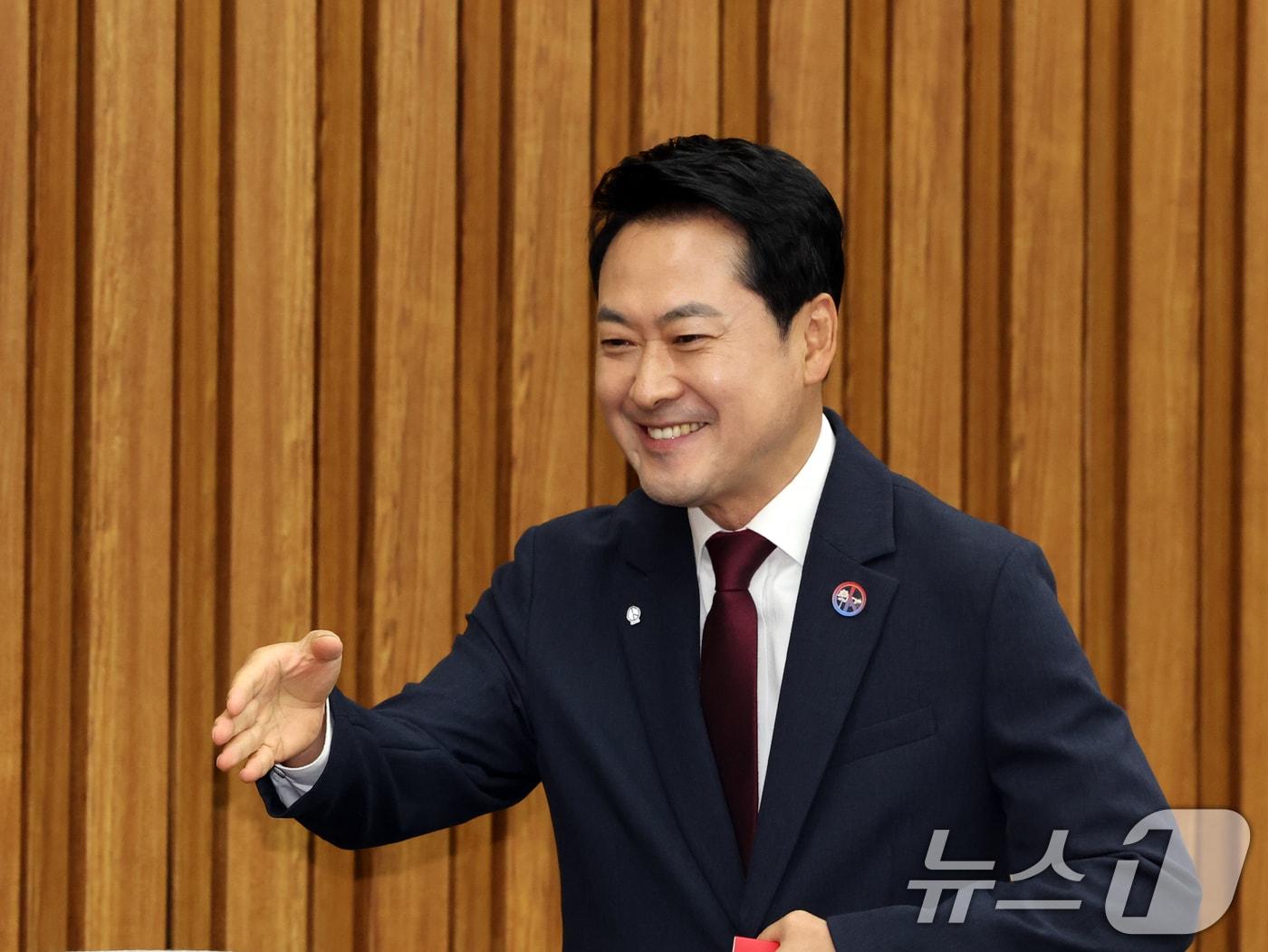 본문 이미지 - 장동혁 국민의힘 대표가 지난 10일 오전 서울 여의도 국회에서 열린 '국민의힘 중앙여성위원회·맘(Mom)편한특별위원회 공동 주최 6·3 참정권 침해 전국 학부모 시국 대토론회'에 참석하고 있다. 2026.7.10 ⓒ 뉴스1 황기선 기자