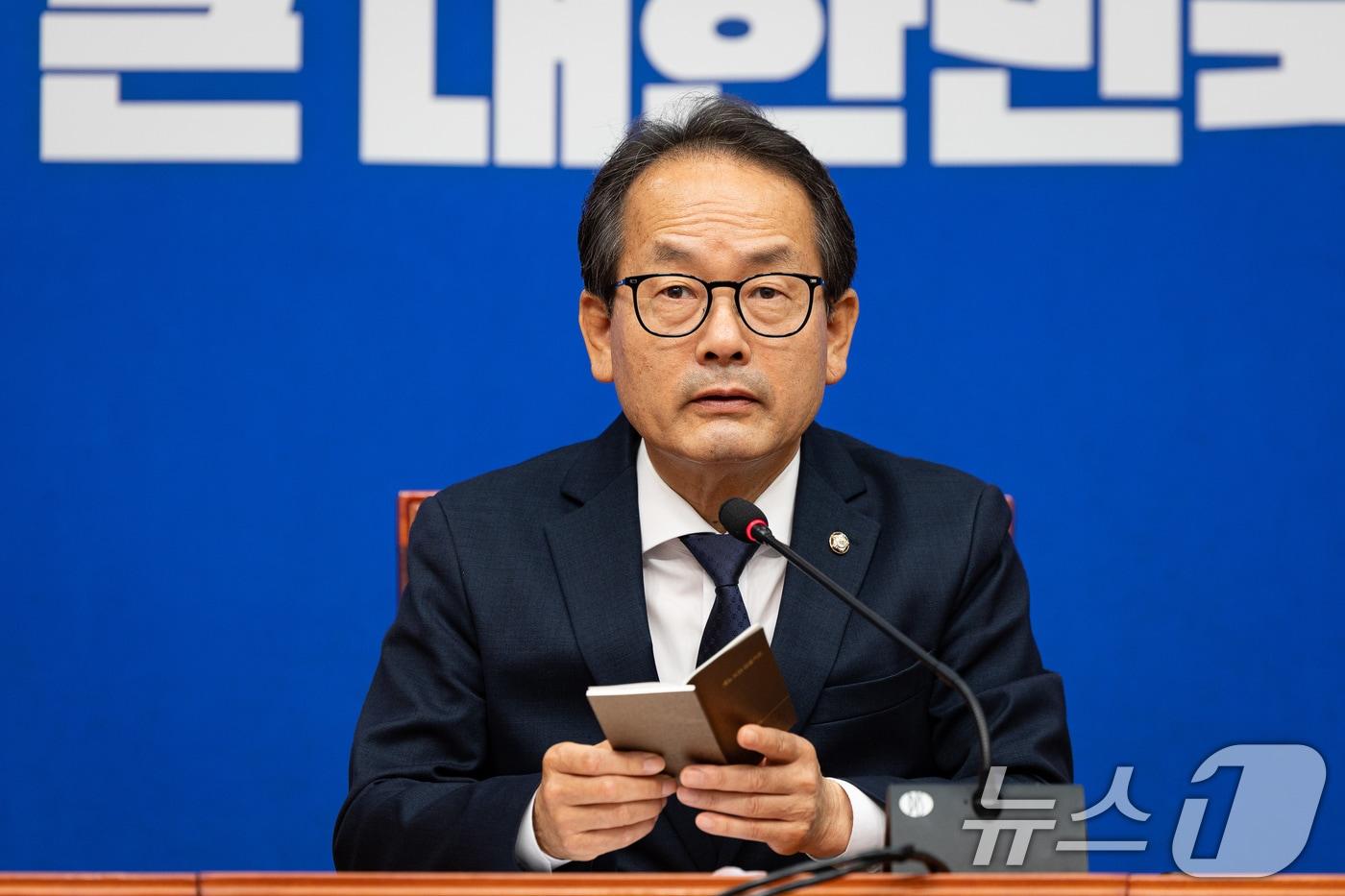 본문 이미지 - 강준현 더불어민주당 수석대변인이 10일 서울 여의도 국회에서 최고위원회의 종료 후 브리핑하고 있다. 2026.7.10 ⓒ 뉴스1 유승관 기자