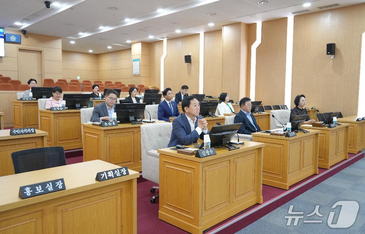 본문 이미지 - 전남광주통합특별시 남구의회가 10일 민주당 의원들의 연서로 제321회 임시회를 진행하고 있다.(남구의회 제공. 재판매 및 DB 금지)