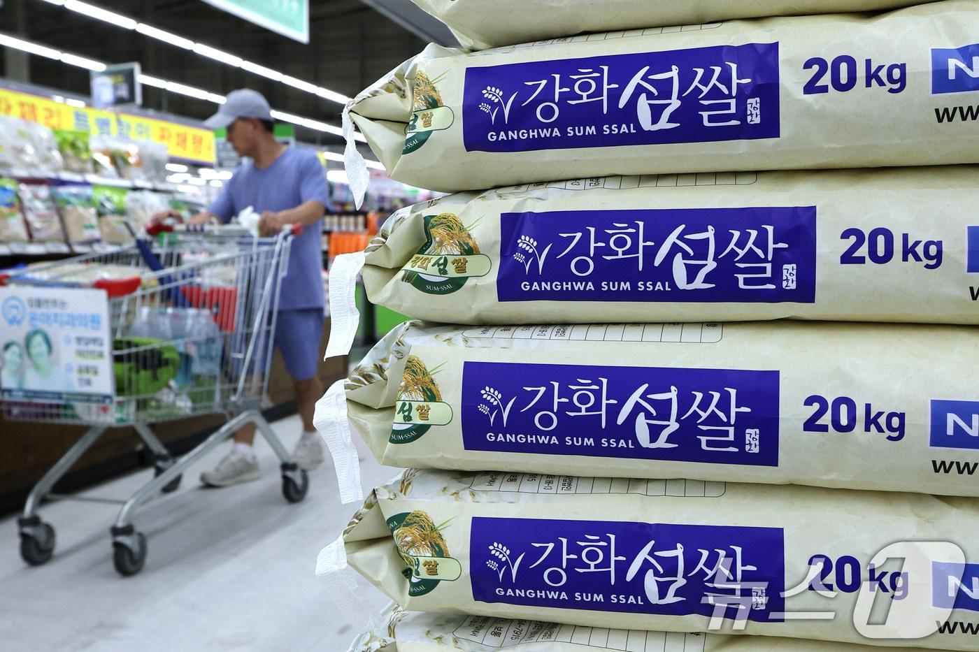 본문 이미지 - 서울 도봉구 창동 하나로마트에 쌀이 진열돼 있다. ⓒ 뉴스1 이종수 기자