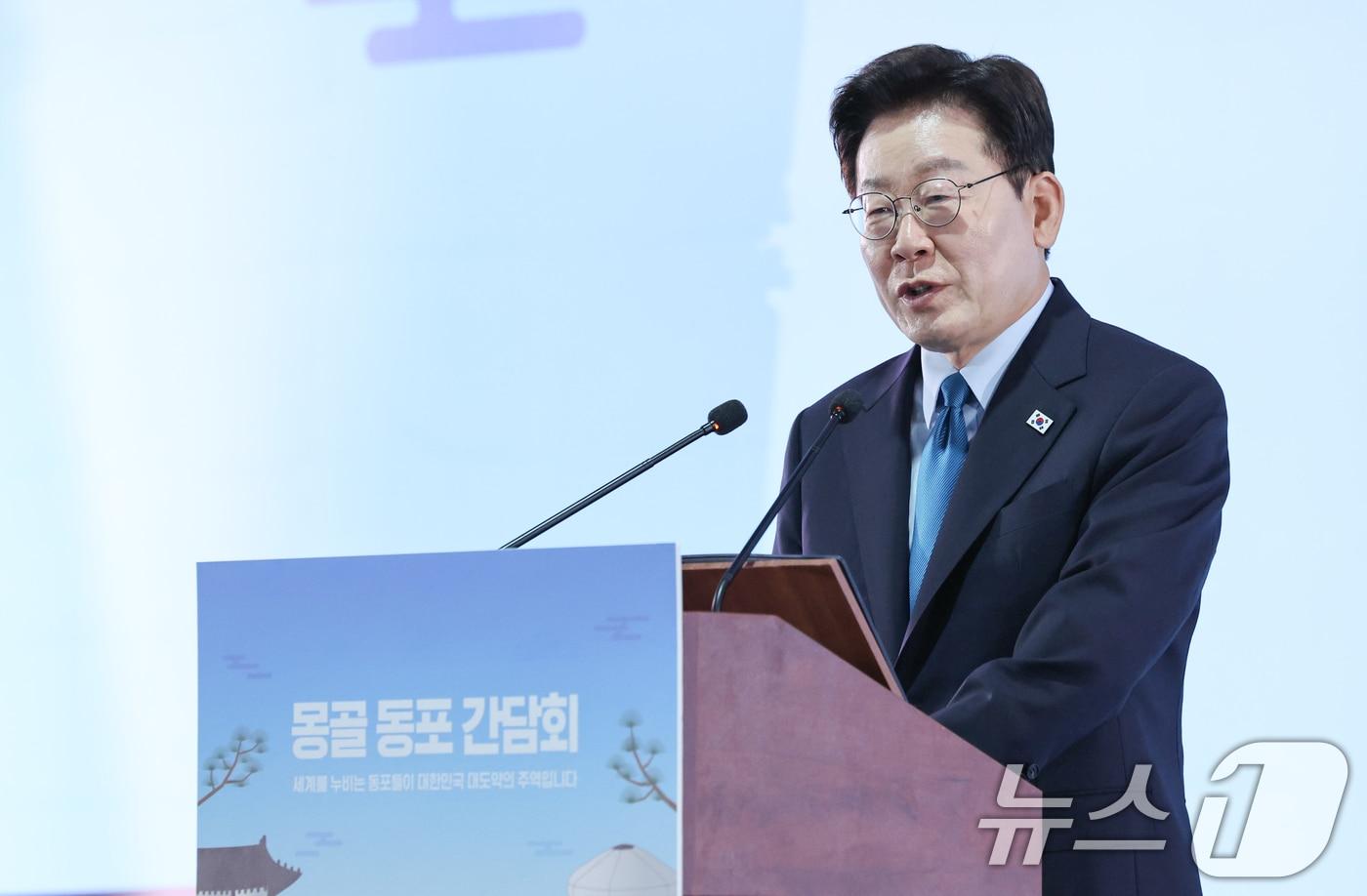 본문 이미지 - 몽골을 국빈 방문 중인 이재명 대통령이 10일(현지시간) 울란바타르 한 호텔에서 열린 동포 오찬간담회에서 발언하고 있다. 2026.7.10 ⓒ 뉴스1 이재명 기자