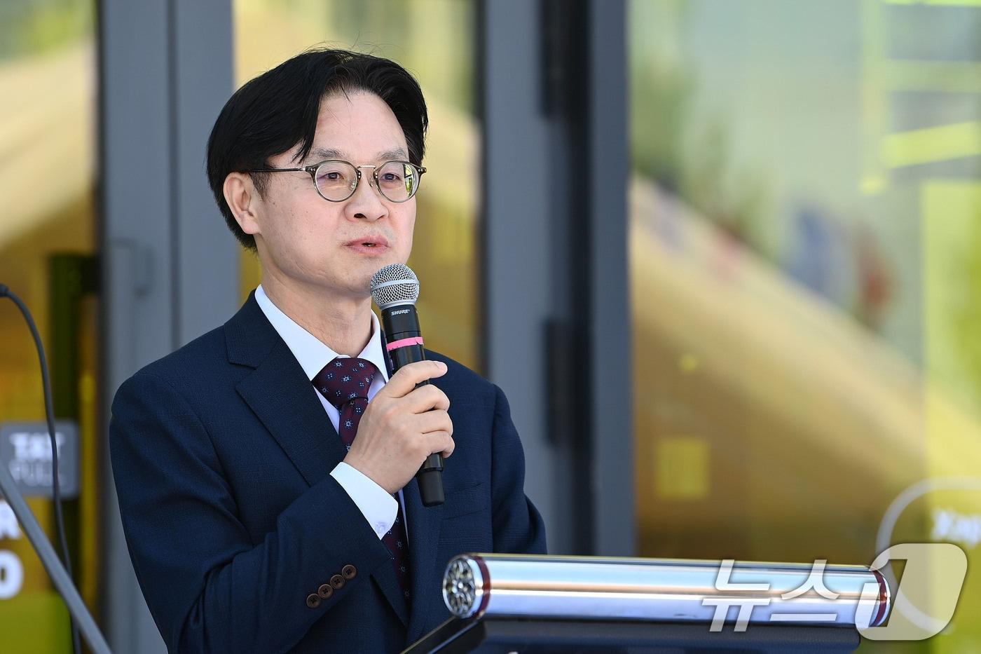 본문 이미지 - 김정관 산업통상부 장관이 10일(현지시간) 몽골 울란바타르에서 열린 '한국 소비재 유통기업 노브랜드 몽골 1호점 오픈식'에서 인사말을 하고 있다. (산업통상부 제공. 재판매 및 DB 금지) 2026.7.10 ⓒ 뉴스1
