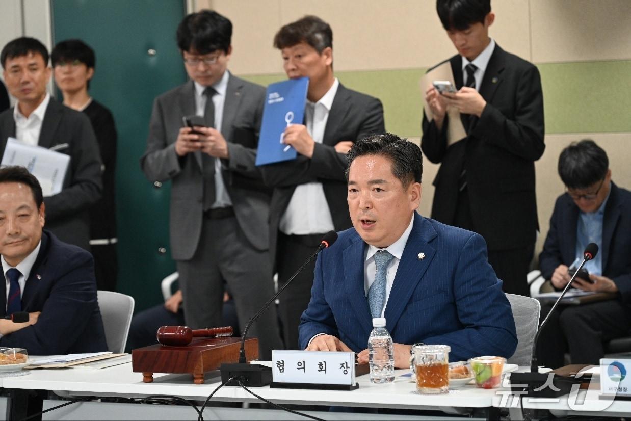 본문 이미지 - 10일 오후 나주 빛가람복합문화체육센터에서 열린 시장·군수·구청장협의회 임시회에서 김병내 청장이 전반기 협의회장으로 선출돼 발언하고 있다.(독자 제공. 재판매 및 DB 금지)