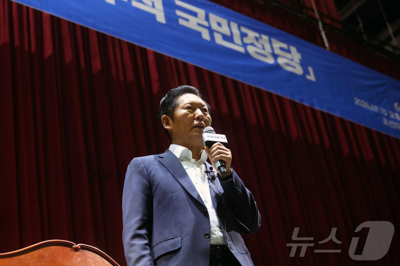 본문 이미지 - 정청래 더불어민주당 전 대표가 10일 오후 전남광주통합특별시 동구 조선대학교 해오름관에서 '국민이 지킨 나라, 민주적 국민정당'을 주제로 특별 강연을 하고 있다. 2026.7.10 ⓒ 뉴스1 조수민 기자