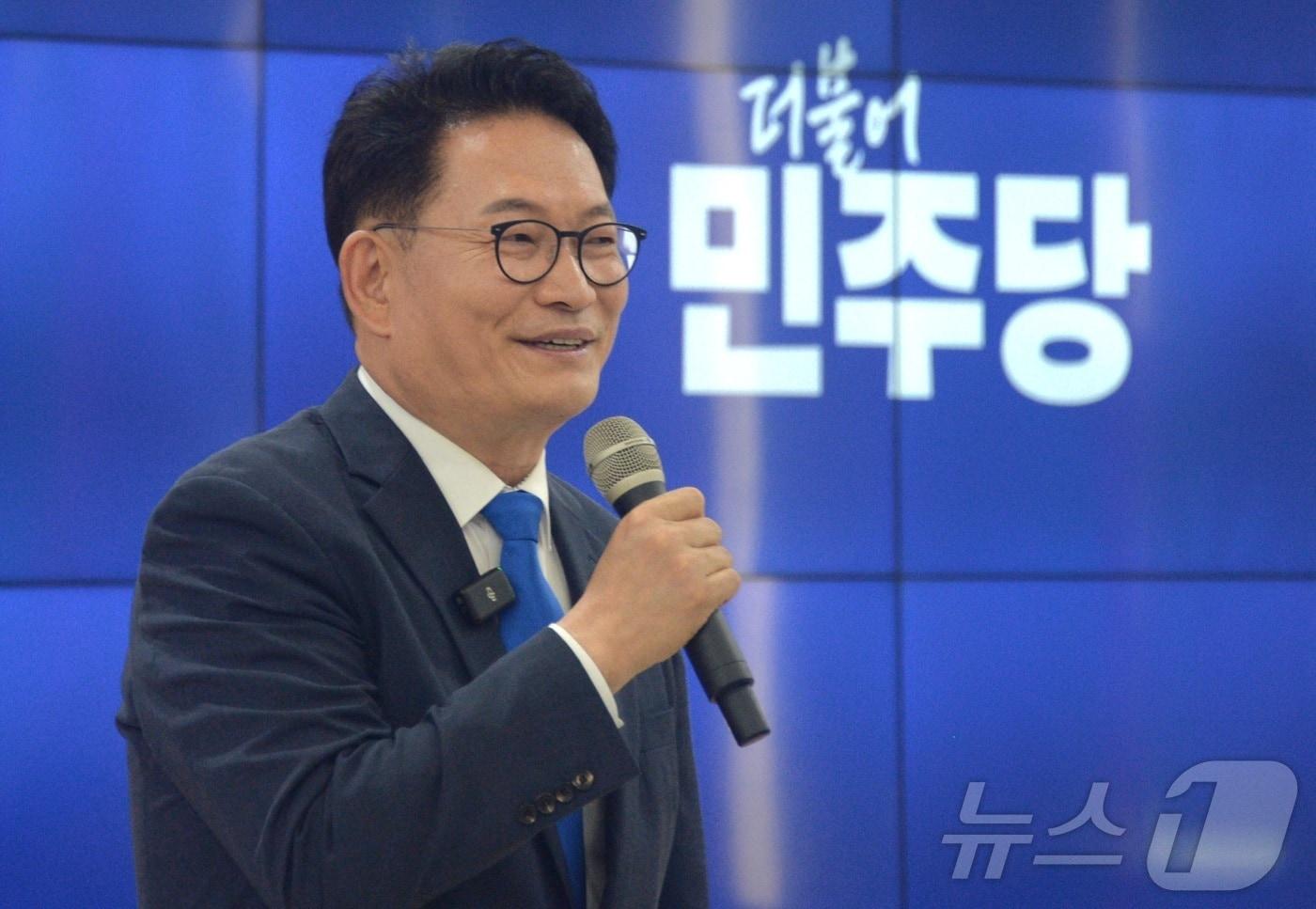 본문 이미지 - 더불어민주당 당권 주자인 송영길 의원이 11일 전북 익산시 원광대학교 프라임관에서 타운홀미팅을 열고 인사말을 하고 있다. 2026.7.11 ⓒ 뉴스1 유경석 기자