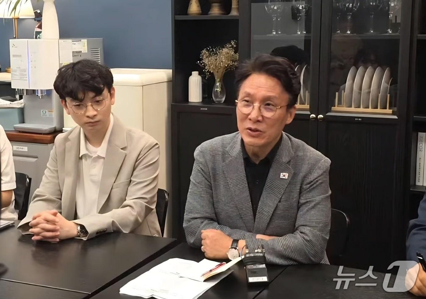 본문 이미지 - 김민석 전 총리는 11일 오후 1시30분 경기 성남 판교에서 청년 간담회를 가졌다. ⓒ 뉴스1 
