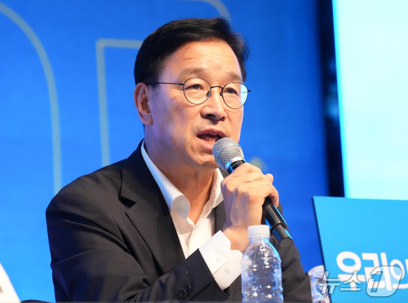 본문 이미지 - 위성곤 제주특별자치도지사가 11일 오후 제주국제컨벤션센터에서 열린 민선 9기 제주도정 첫 타운 홀 미팅에서 발언하고 있다.(제주특별자치도 제공, 재판매 및 DB 금지)