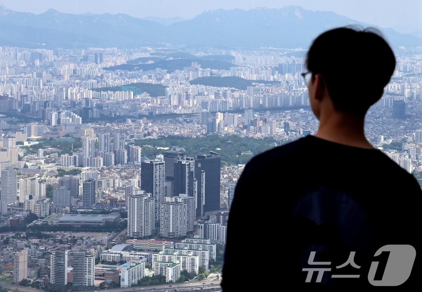 본문 이미지 - 사진은 12일 서울 송파구 롯데월드타워 서울스카이에서 바라본 아파트 단지의 모습. 2026.7.12 ⓒ 뉴스1 구윤성 기자