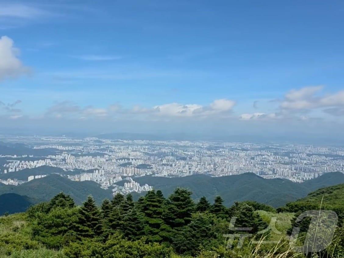 본문 이미지 - 12일 전남광주통합특별시 무등산 정상.(독자제공. 재배포 및 DB 금지)