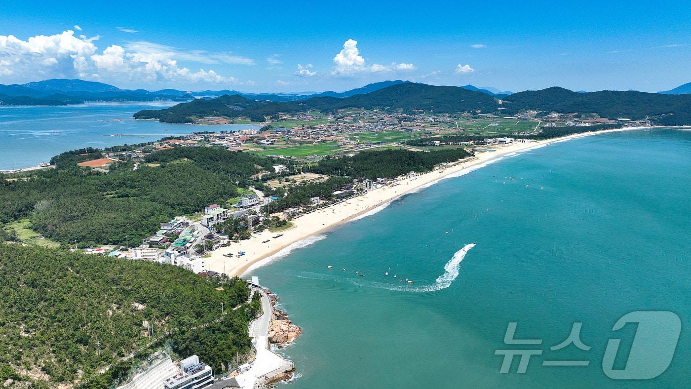 본문 이미지 - 전남광주 완도 신지 명사십리 해수욕장.(완도군 제공. 재배포 및 DB 금지)