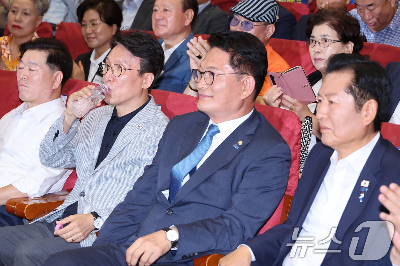 본문 이미지 - 김민석(왼쪽 두 번째부터)·송영길·정청래 더불어민주당 당대표 후보. 2026.7.12 ⓒ 뉴스1 신웅수 기자