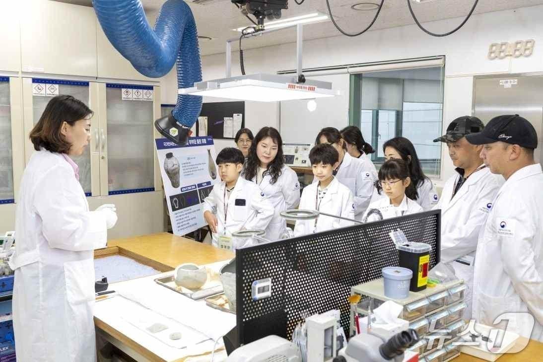 본문 이미지 - 국가유산청 국립문화유산연구원이 문화유산 보존처리 공개행사 '생생보존처리데이'를 8월 4일부터 5일까지 총 4회 연다.