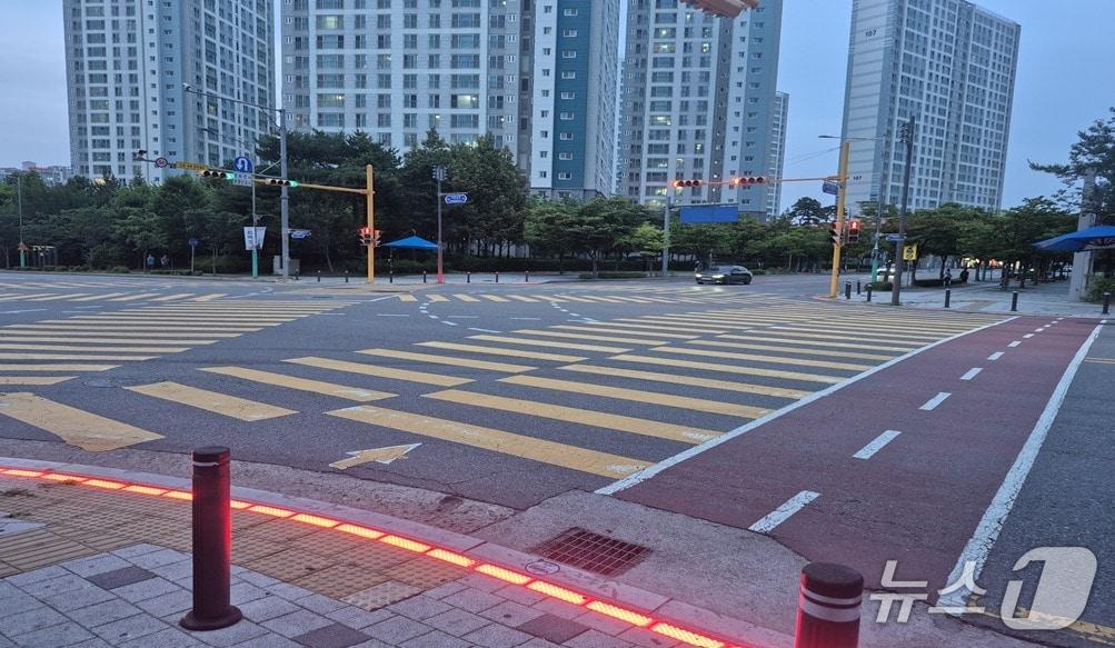 본문 이미지 - 어린이보호구역에 설치된 교통신호시설 (인천시 제공.재판매 및 DB금지)