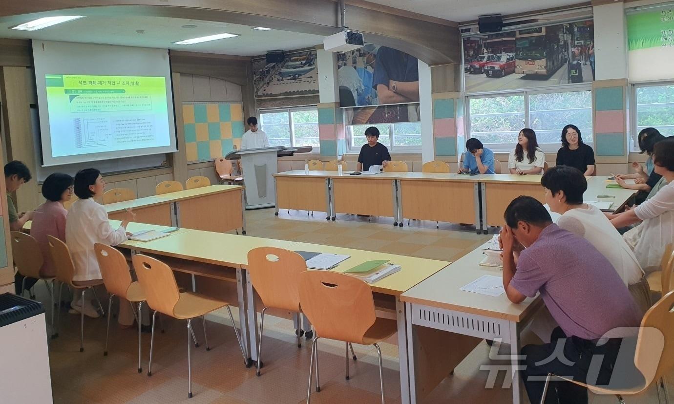 본문 이미지 - 광주 동서부교육지원청 초·중학교 석면 해체 공사.(전남광주통합특별시교육청 제공. 재배포 및 DB 금지)