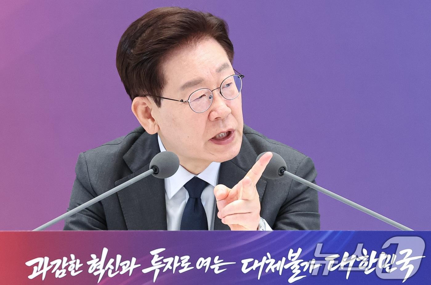본문 이미지 - 이재명 대통령이 13일 청와대 영빈관에서 열린 2026년 국가재정전략회의에서 발언하고 있다. 2026.7.13 ⓒ 뉴스1 허경 기자
