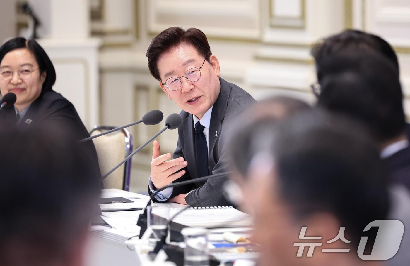 본문 이미지 - 이재명 대통령이 13일 청와대 영빈관에서 열린 2026년 국가재정전략회의에서 발언하고 있다. 2026.7.13 ⓒ 뉴스1 허경 기자