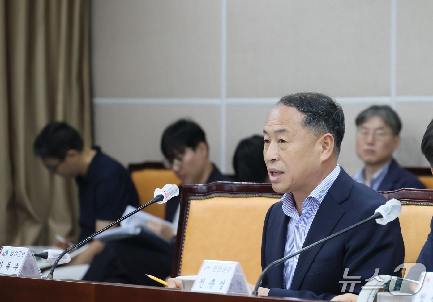 본문 이미지 - 한득수 전북 임실군수가 예산정책협의회에서 민선9기 핵심공약에 대해 설명하고 있다.(임실군제공, 재판매 및 DB금지)2026.7.13/뉴스1