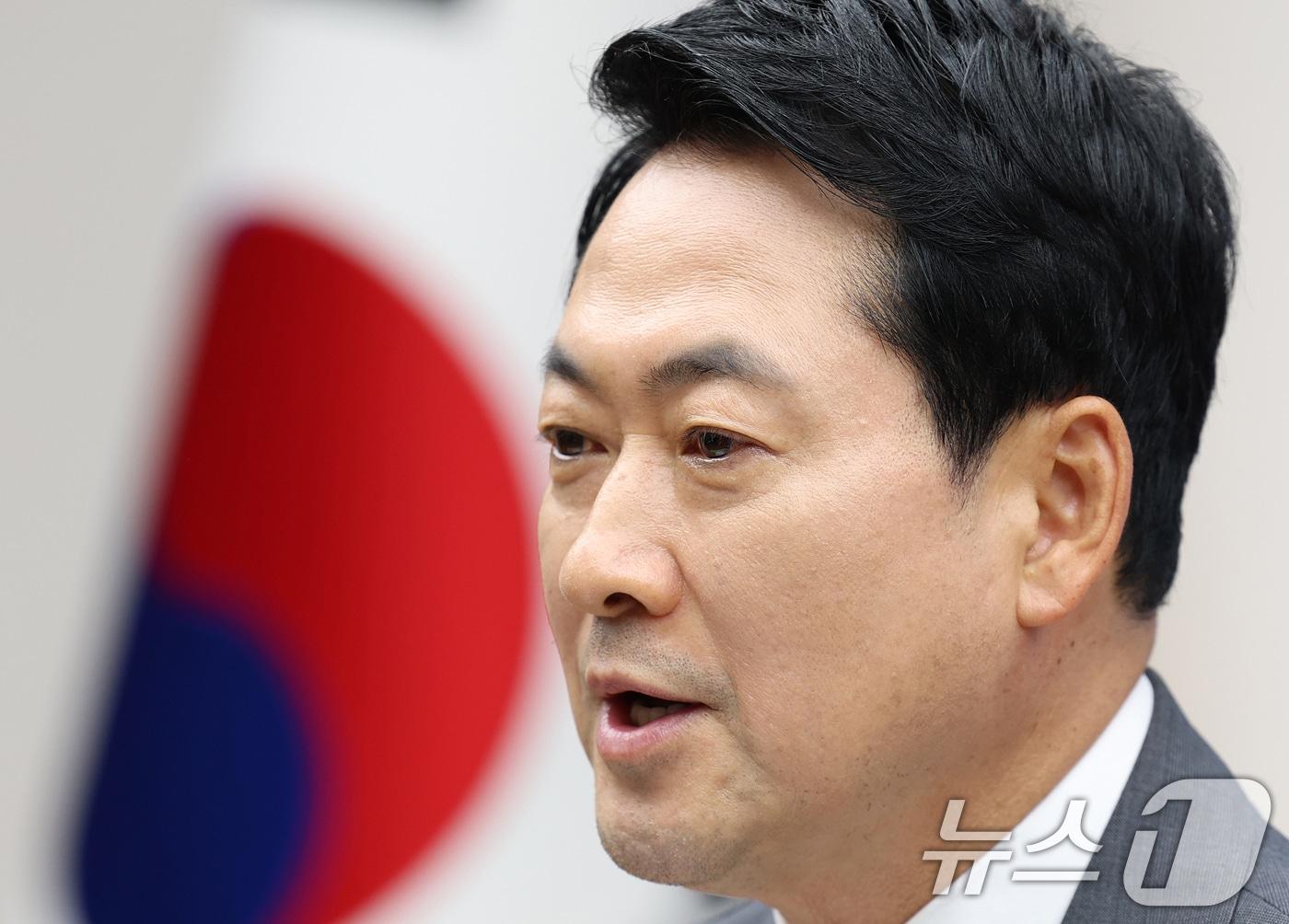 본문 이미지 - 장동혁 국민의힘 대표가 지난 13일 오후 서울 영등포구 중앙당사에서 열린 여의도연구원 청년정책리더 6기 수료식 및 정책제안서 전달식에서 축사를 하고 있다. 2026.7.13 ⓒ 뉴스1 오대일 기자