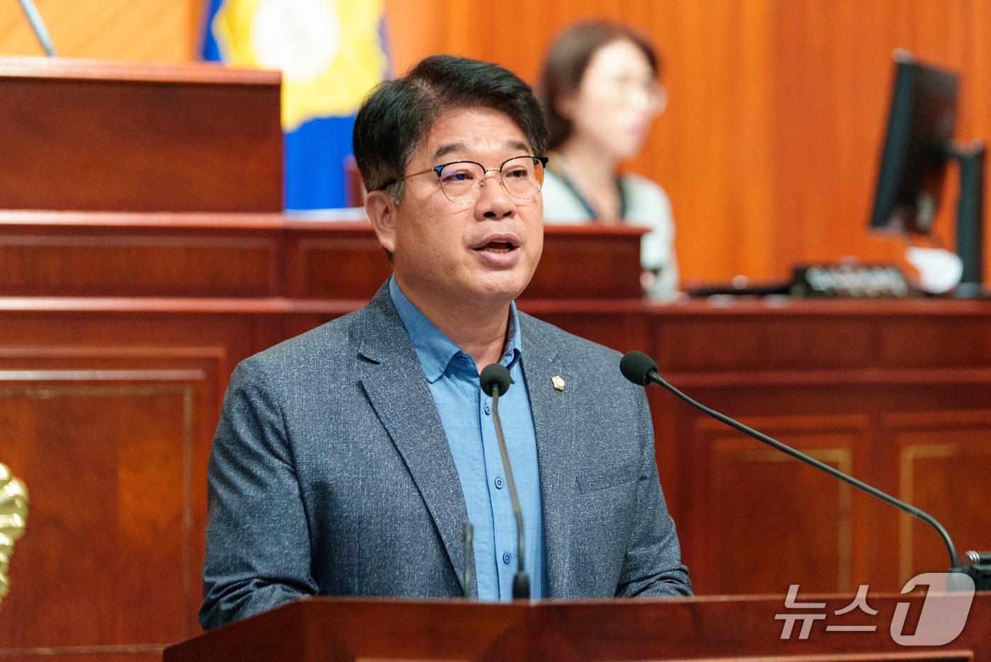 본문 이미지 - 서동완 군산시의회 의원이 13일 열린 제285회 임시회에서 5분 자유발언을 하고 있다.(군산시의회 제공, 재판매 및 DB금지)