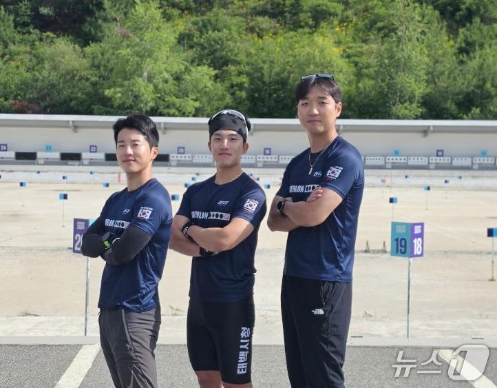 본문 이미지 - 바이애슬론 국가대표 15학번 강윤재, 18학번 이종민, 15학번 지도자 임명철.(강원대 강릉캠퍼스 제공, 재판매 및 DB 금지) 2026.7.13/뉴스1