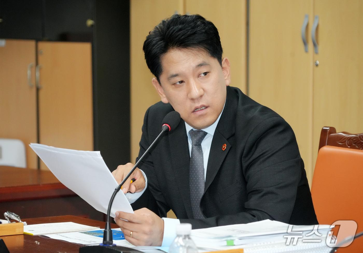 본문 이미지 - 한권 제주도의회 의원.(제주도의회 제공, 재판매 및 DB 금지)