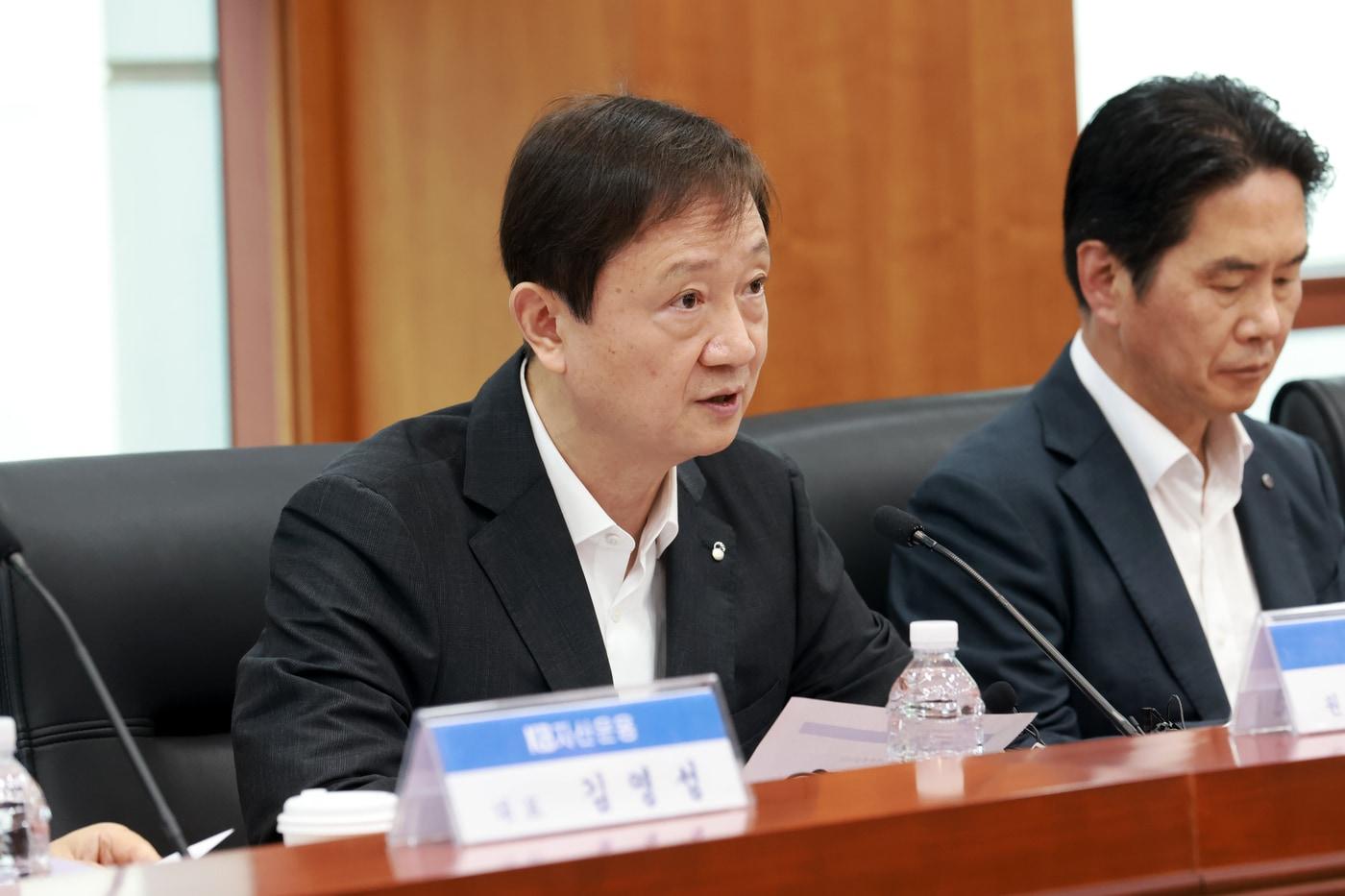 본문 이미지 - 13일 오전 여의도 금융투자협회에서 가진 자산운용사 CEO 간담회에서 이찬진 금융감독원장이 발언하고 있다(금융감독원 제공).