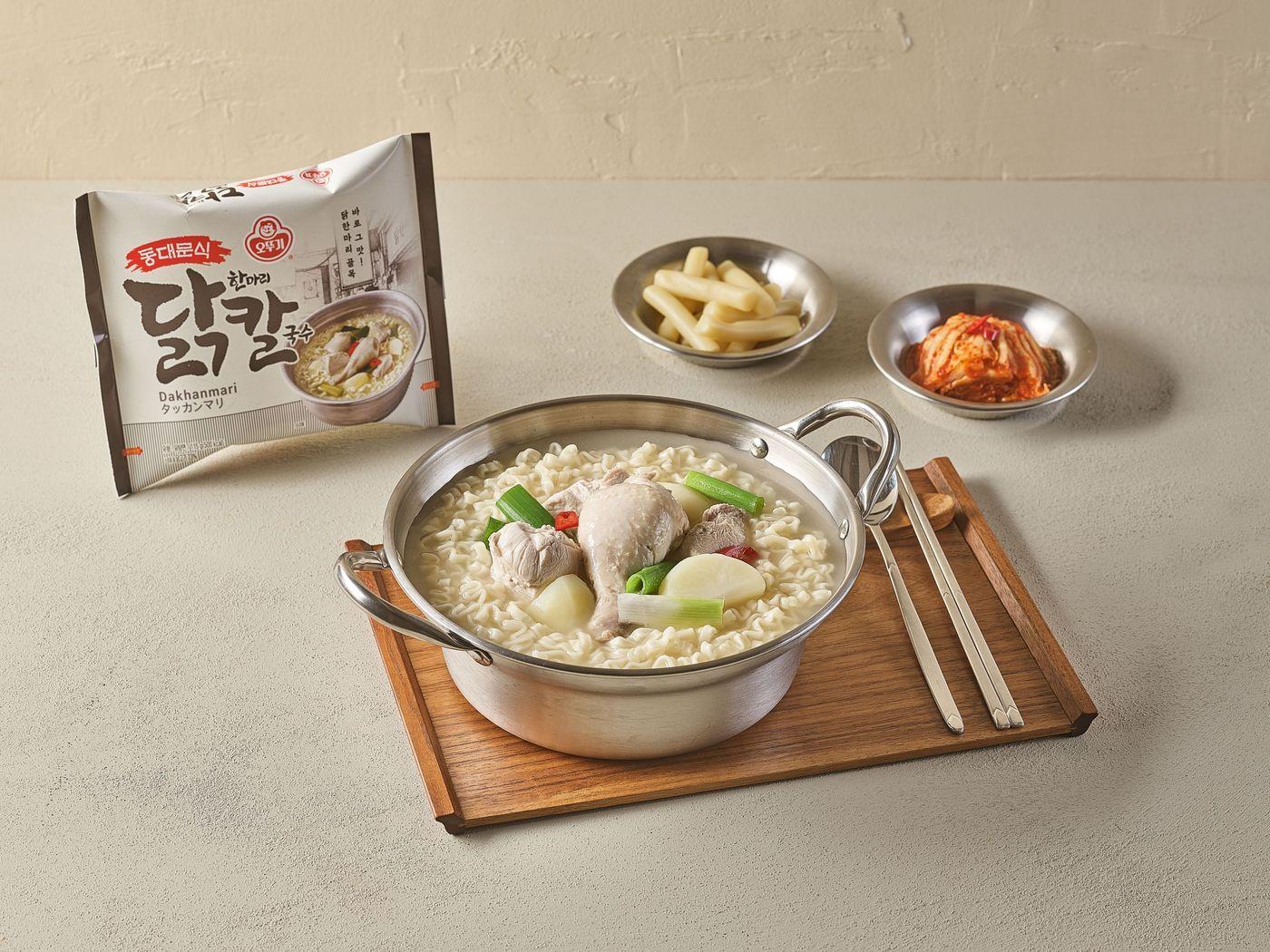 본문 이미지 - 오뚜기 동대문식 닭한마리 칼국수 연출컷.(오뚜기 제공)