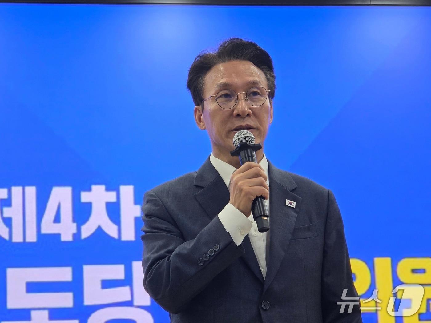 본문 이미지 - 김민석 더불어민주당 대표 후보가 14일 오전 경기도의회 대회의실에서 열린 더불어민주당 경기도당 상무위원회에서 발언하고 있다.2026.07.14/뉴스1 ⓒ News1 송용환 기자