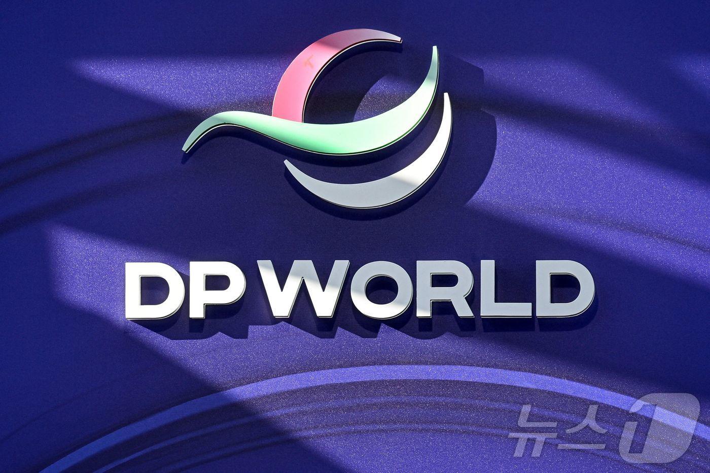 본문 이미지 - 두바이 항만운영사 DP월드 로고ⓒ AFP=뉴스1