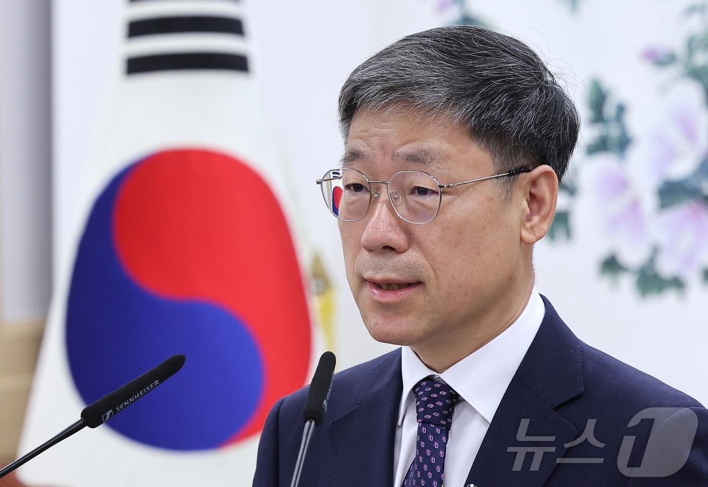 본문 이미지 - 노경필 신임 법원행정처장이 14일 서울 서초구 대법원에서 열린 제29대 법원행정처장 취임식에서 취임사를 하고 있다. ⓒ 뉴스1 김성진 기자