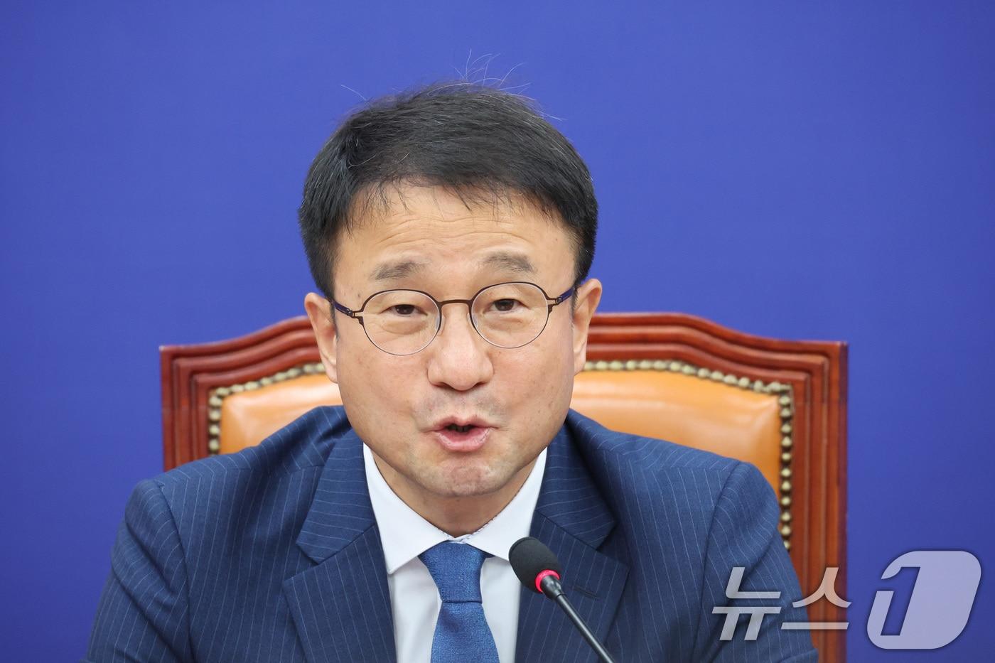 본문 이미지 - 한병도 더불어민주당 당대표 직무대행 겸 원내대표가 14일 서울 여의도 국회에서 열린 원내대책회의에서 발언하고 있다. 2026.7.14 ⓒ 뉴스1 신웅수 기자