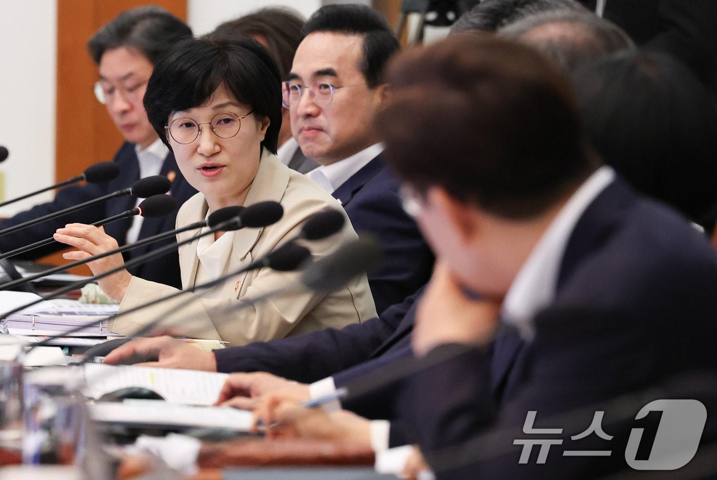 본문 이미지 - 원민경 성평등가족부 장관이 14일 청와대에서 열린 국무회의에서 발언하고 있다. 2026.7.14 ⓒ 뉴스1 이재명 기자