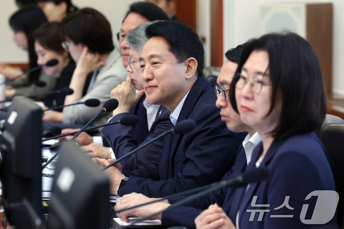 본문 이미지 - 오세훈 서울시장이 14일 청와대에서 열린 국무회의에서 자료제출 관련 발언하고 있다. ⓒ 뉴스1 이재명 기자