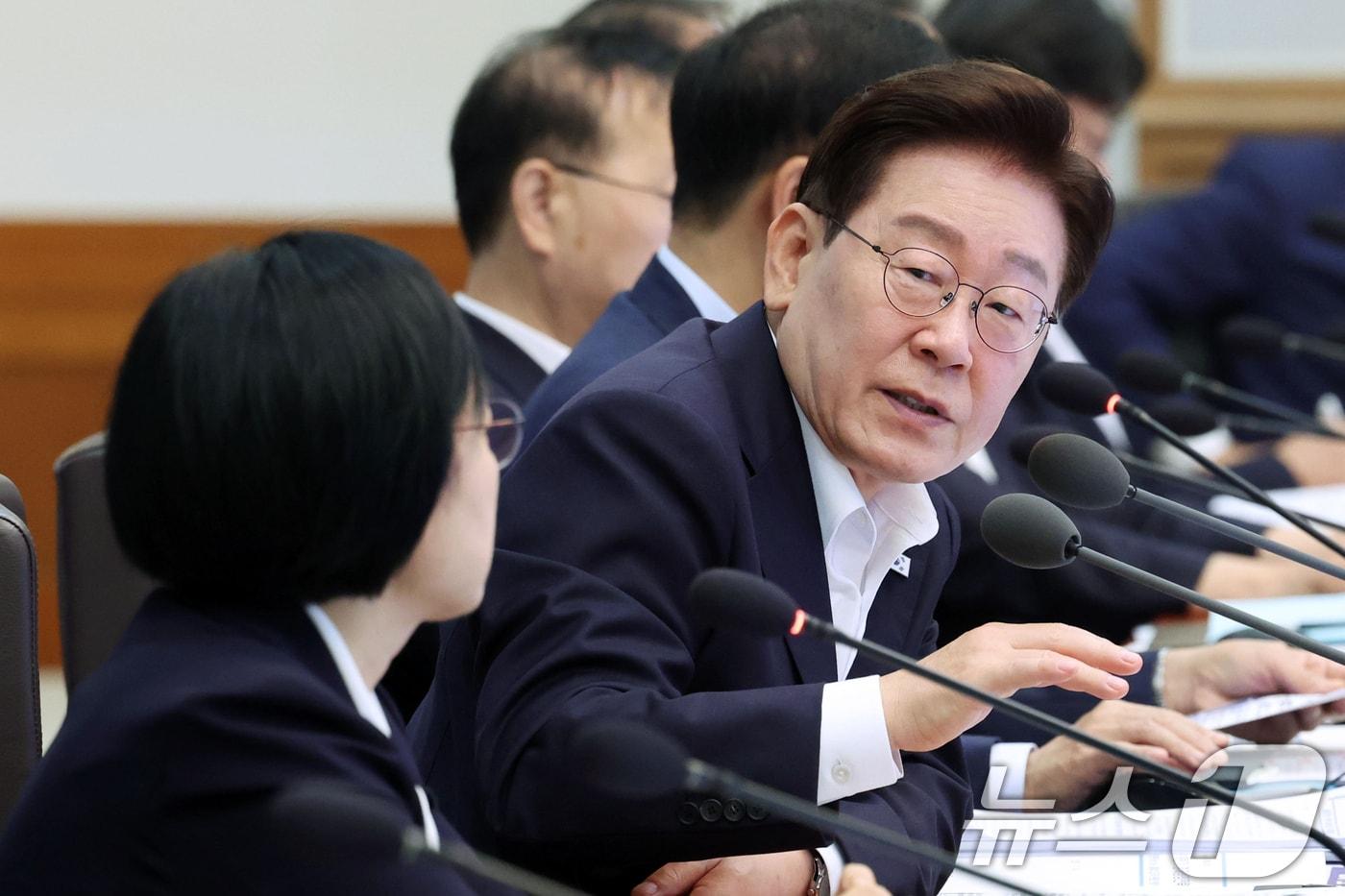 본문 이미지 - 이재명 대통령이 14일 청와대에서 열린 국무회의에서 발언하고 있다. 2026.7.14 ⓒ 뉴스1 이재명 기자