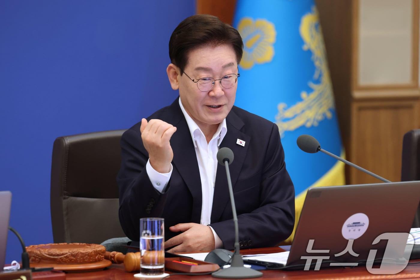 본문 이미지 - 이재명 대통령이 14일 청와대에서 열린 국무회의에서 발언하고 있다. 2026.7.14 ⓒ 뉴스1 이재명 기자