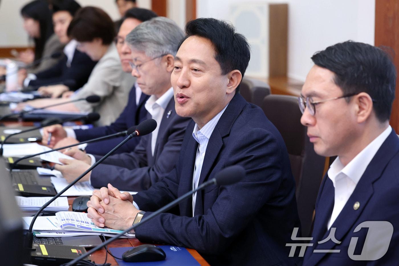본문 이미지 - 오세훈 서울시장이 14일 청와대에서 열린 국무회의에서 인사말을 하고 있다. 2026.7.14 ⓒ 뉴스1 이재명 기자