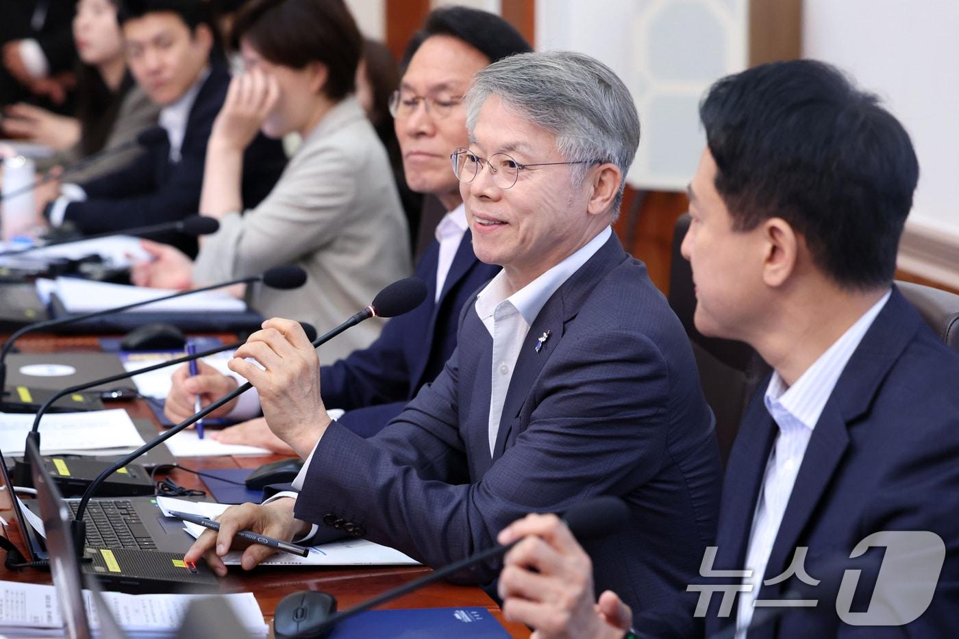 본문 이미지 - 민형배 전남광주통합특별시장이 14일 청와대에서 열린 국무회의에서 인사말을 하고 있다. 2026.7.14 ⓒ 뉴스1 이재명 기자