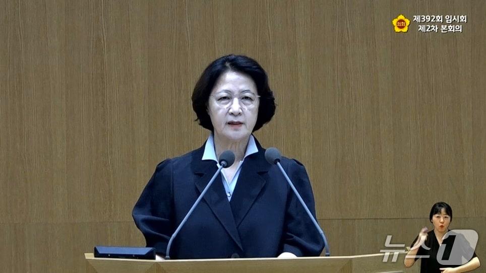 본문 이미지 - 추미애 경기도지사가 14일 오전 경기도의회 제392회 임시회 제2차 본회의 첫 업무보고를 통해 민선 9기 도정 운영 방향을 설명하고 있다./경기도의회 생중계 캡처