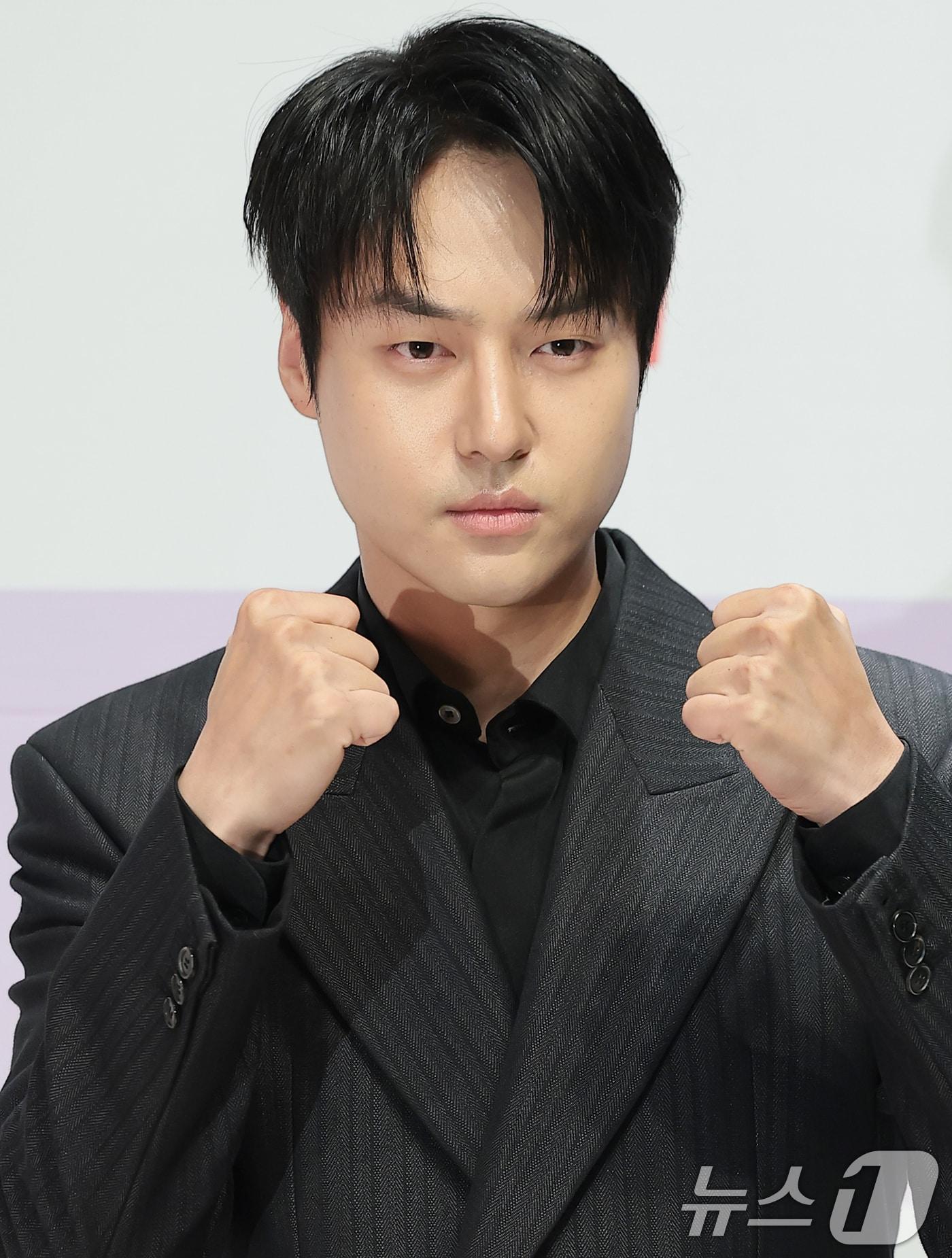 본문 이미지 - 배우 양세종이 14일 서울 강남구 엘리에나 호텔 서울강남에서 열린 tvN 새 토일드라마 '오싹한 연애' 제작발표회에서 포즈를 취하고 있다. ‘오싹한 연애’는 귀신을 보는 재벌 상속녀와 귀신을 가장 무서워하는 열혈 검사의 좌충우돌 오컬트 로맨스를 그리는 드라마다. 2026.7.14 ⓒ 뉴스1 권현진 기자